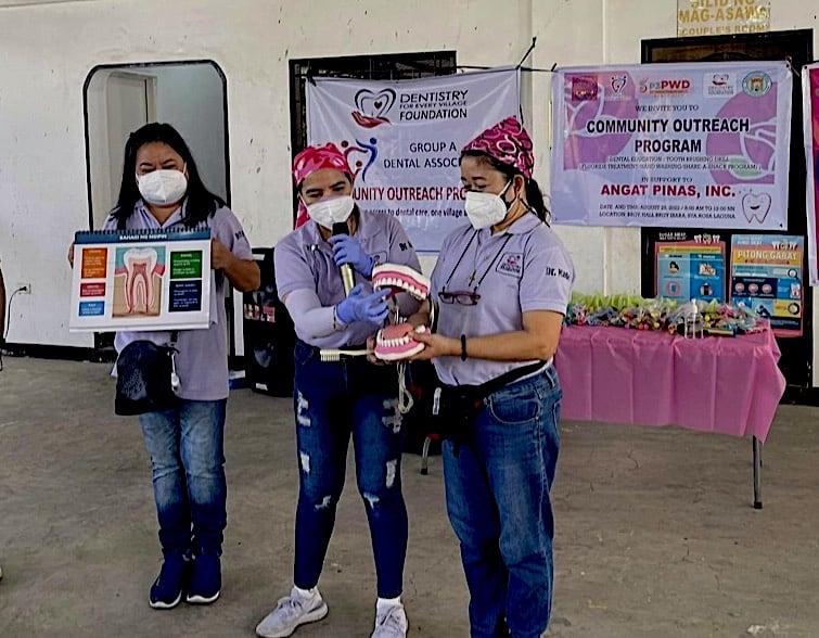 D4EVF Volunteers And Friends Stage a Toothbrushing Clinic